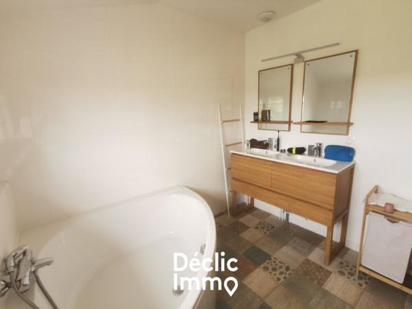 Vente maison individuelle Vouille, 205m² 1780m² 8 pièces 394 000€