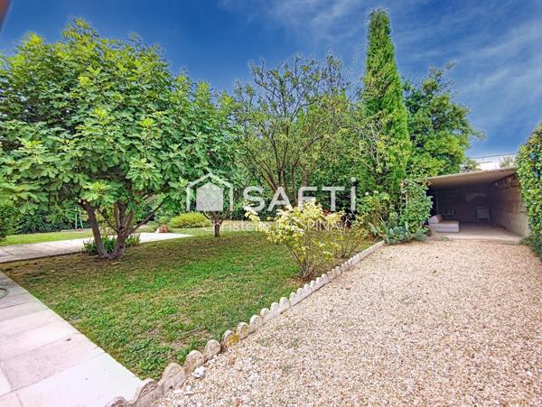 Maison de plain-pied avec jardin arboré et piscinable