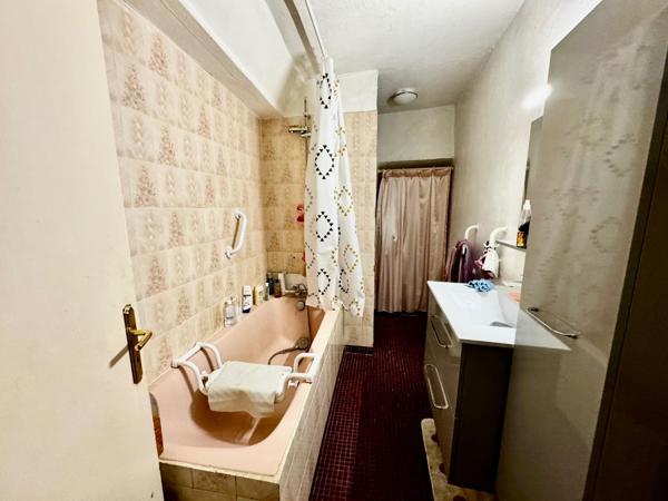 Maison avec une cour 110 m², 5 chambres