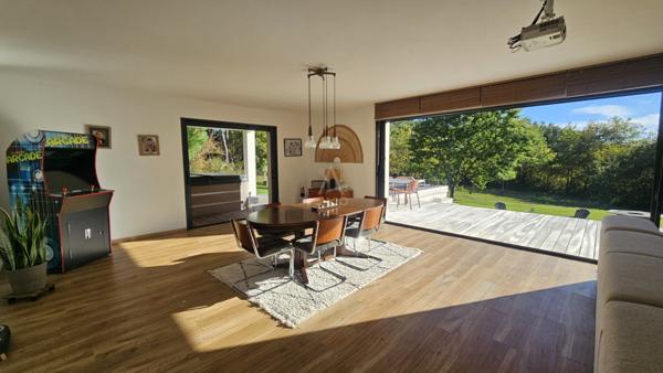 Maison comtemporaine dans un cadre idyllique, calme et verdoyant