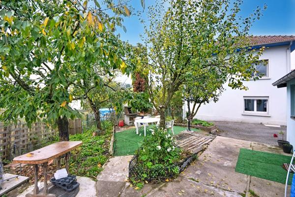 Maison mitoyenne d’un seul côté à Mont-Saint-Martin – 70 m² + garage aménagé en appartement