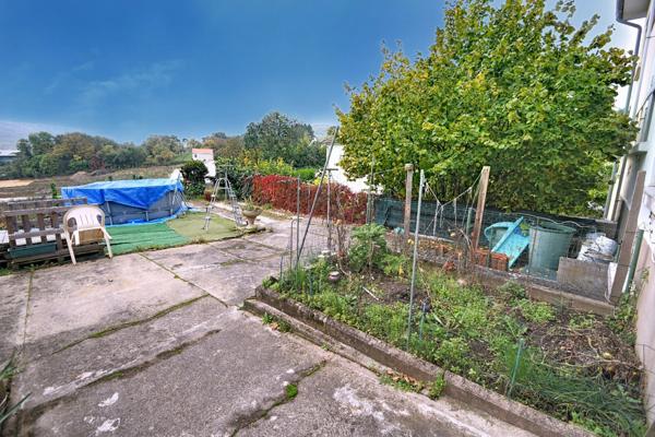 Maison mitoyenne d’un seul côté à Mont-Saint-Martin – 70 m² + garage aménagé en appartement