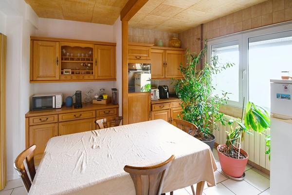 Maison mitoyenne d’un seul côté à Mont-Saint-Martin – 70 m² + garage aménagé en appartement