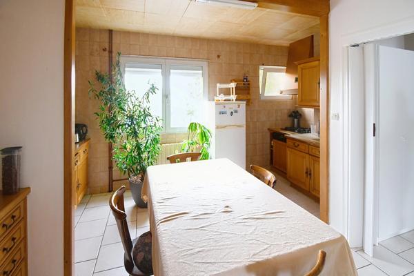 Maison mitoyenne d’un seul côté à Mont-Saint-Martin – 70 m² + garage aménagé en appartement