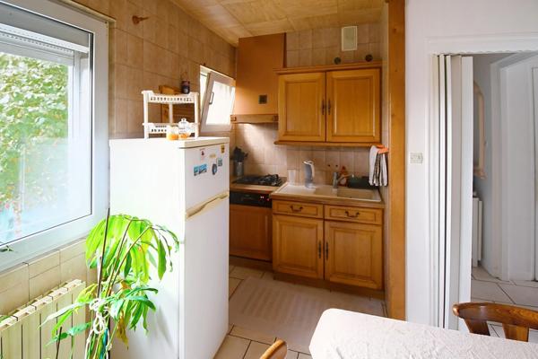 Maison mitoyenne d’un seul côté à Mont-Saint-Martin – 70 m² + garage aménagé en appartement