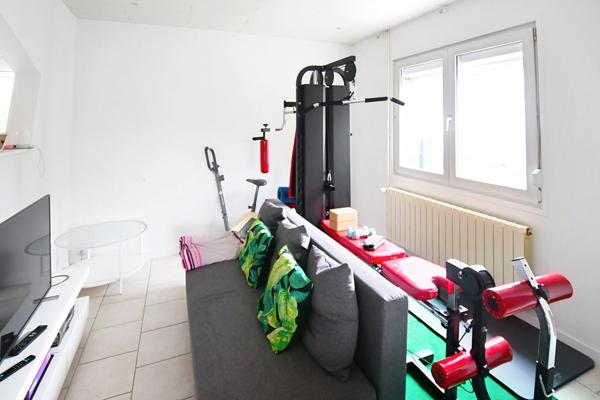 Maison mitoyenne d’un seul côté à Mont-Saint-Martin – 70 m² + garage aménagé en appartement