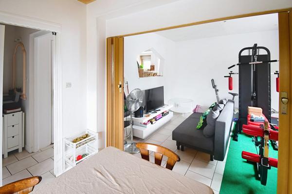 Maison mitoyenne d’un seul côté à Mont-Saint-Martin – 70 m² + garage aménagé en appartement