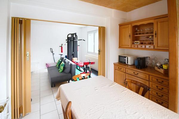 Maison mitoyenne d’un seul côté à Mont-Saint-Martin – 70 m² + garage aménagé en appartement