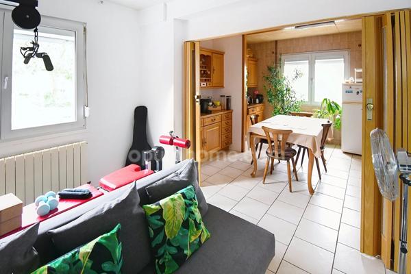 Maison mitoyenne d’un seul côté à Mont-Saint-Martin – 70 m² + garage aménagé en appartement