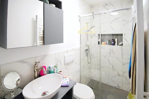 Maison mitoyenne d’un seul côté à Mont-Saint-Martin – 70 m² + garage aménagé en appartement