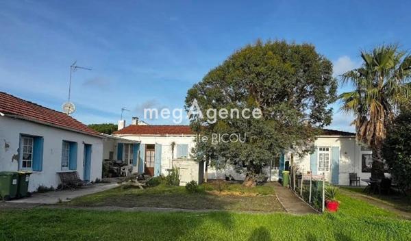 Maison à DOLUS-D'OLERON, 17550 - 10 pièces 200m²