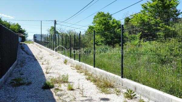 Terrain de 2 762 m²