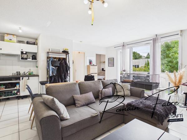 Appartement rénové avec balcon dans une résidence avec piscine au calme