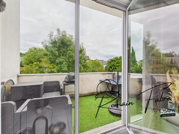 Appartement rénové avec balcon dans une résidence avec piscine au calme