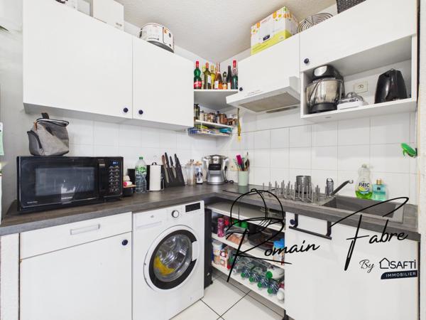 Appartement rénové avec balcon dans une résidence avec piscine au calme