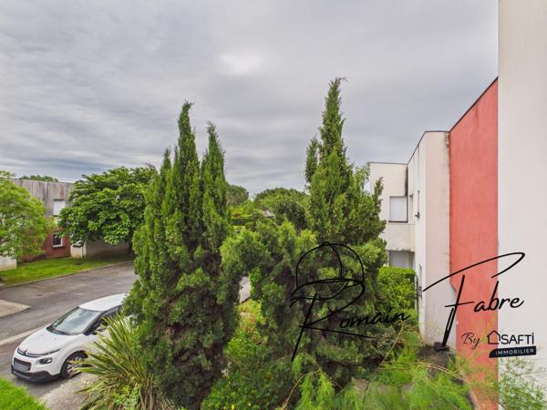 Appartement rénové avec balcon dans une résidence avec piscine au calme