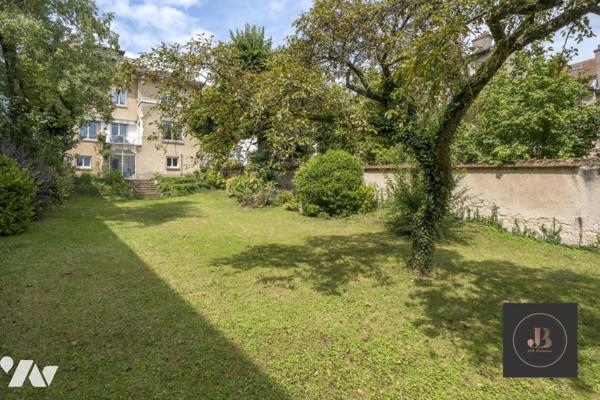Maison de caractère 1930-11 pièces-325 m2-jardin plein SUD-garage