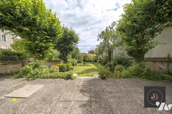 Maison de caractère 1930-11 pièces-325 m2-jardin plein SUD-garage