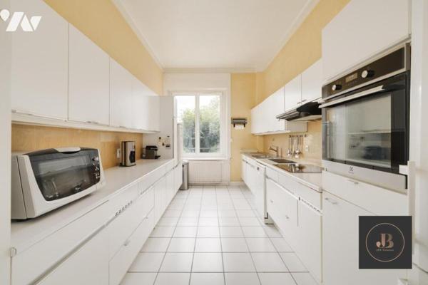 Maison de caractère 1930-11 pièces-325 m2-jardin plein SUD-garage