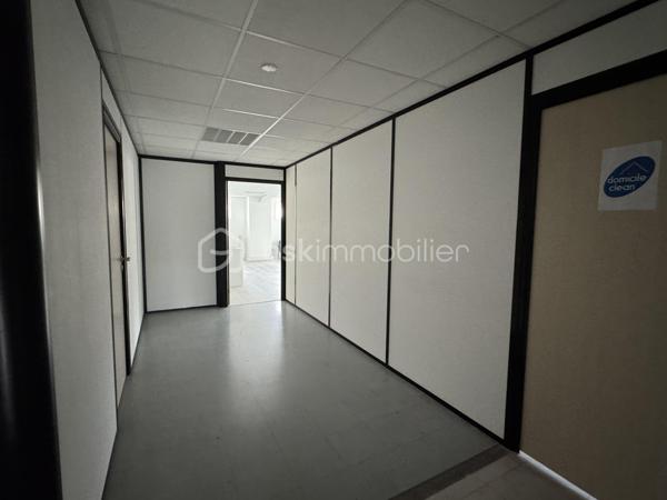 Bureau de 730 m²