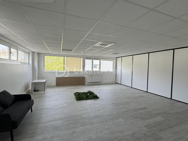 Bureau de 730 m²