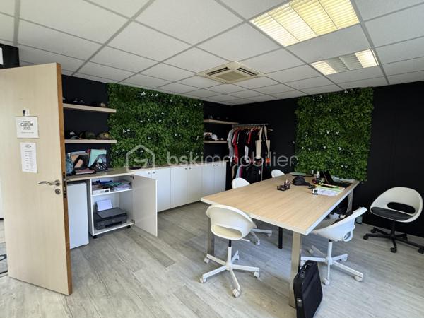 Bureau de 730 m²