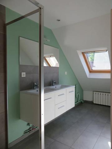 Situé rue d'Isly à LILLE, à proximité du métro Cormontaigne, je suis un appartement T4 en triplex de 120M² en très bo…