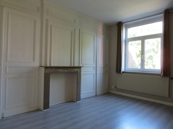 Situé rue d'Isly à LILLE, à proximité du métro Cormontaigne, je suis un appartement T4 en triplex de 120M² en très bo…