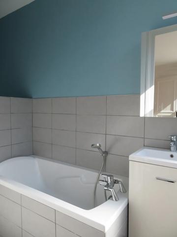 Situé rue d'Isly à LILLE, à proximité du métro Cormontaigne, je suis un appartement T4 en triplex de 120M² en très bo…
