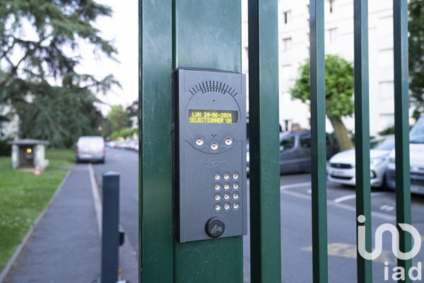 Appartement 4 pièces de 72 m² à Sainte-Geneviève-des-Bois (91700)