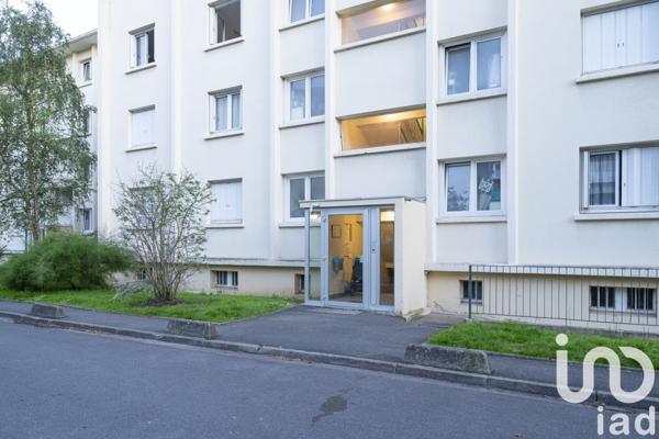 Appartement 4 pièces de 72 m² à Sainte-Geneviève-des-Bois (91700)