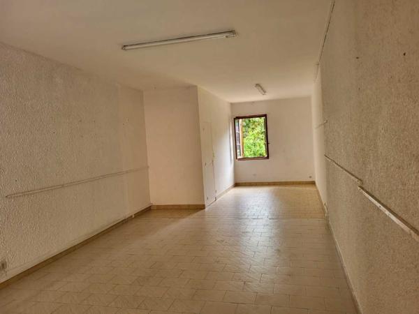 Immeuble - Les eyzies Immeuble de rapport avec local commercial et deux appartements