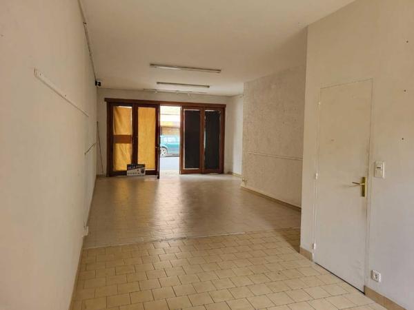 Immeuble - Les eyzies Immeuble de rapport avec local commercial et deux appartements