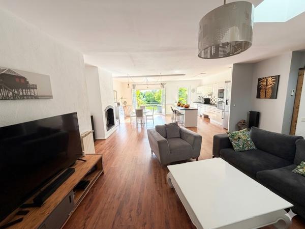 RARE SUR LE SECTEUR : Maison de bourg en pierre avec garage XXL , Camblanes et meynac RARE SUR LE SECTEUR : Maison de bourg en pierre avec garage XXL , Camblanes et meynac