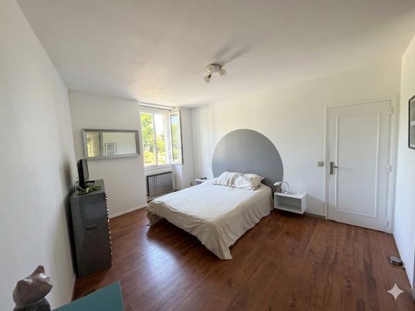 RARE SUR LE SECTEUR : Maison de bourg en pierre avec garage XXL , Camblanes et meynac RARE SUR LE SECTEUR : Maison de bourg en pierre avec garage XXL , Camblanes et meynac