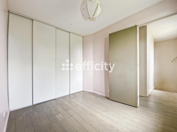 Maison
         4 pièces
        - 121 m² 245 000 € *
