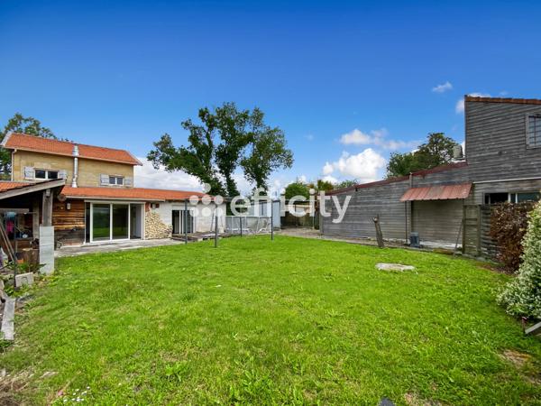 Maison
         4 pièces
        - 121 m² 245 000 € *