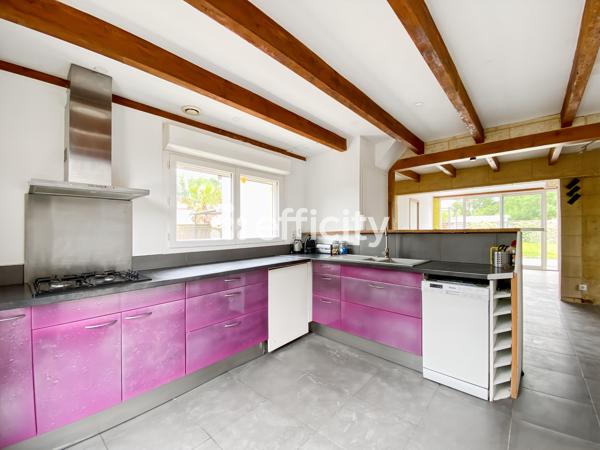 Maison
         4 pièces
        - 121 m² 245 000 € *