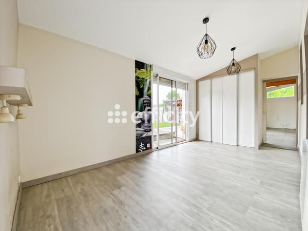 Maison
         4 pièces
        - 121 m² 245 000 € *