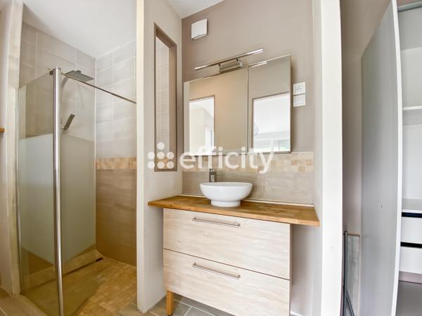 Maison
         4 pièces
        - 121 m² 245 000 € *