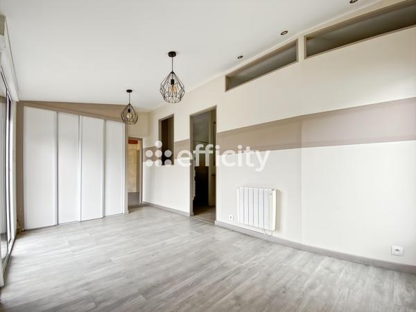 Maison
         4 pièces
        - 121 m² 245 000 € *