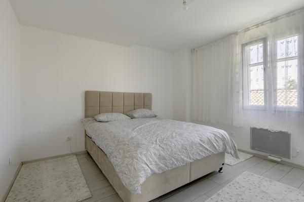 Immeuble
        
        - 240 m² Exclusivité