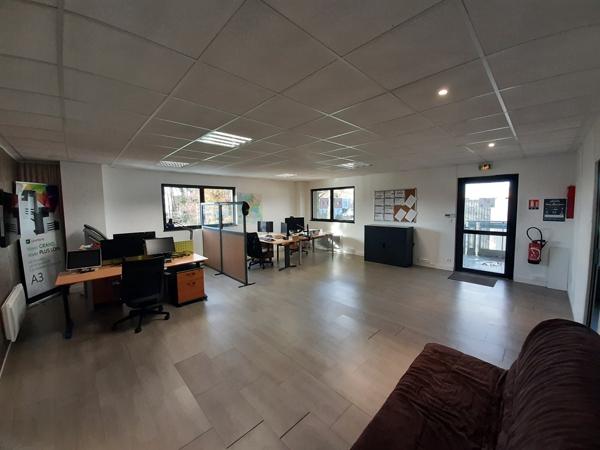 A LOUER TRES BEAUX BUREAUX de 128 m² ENVIRON TREILLIERES