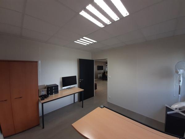 A LOUER TRES BEAUX BUREAUX de 128 m² ENVIRON TREILLIERES