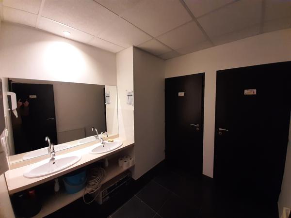A LOUER TRES BEAUX BUREAUX de 128 m² ENVIRON TREILLIERES