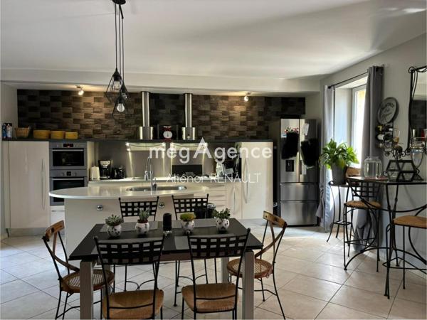 Maison à LALINDE, 24150 - 11 pièces 320m²