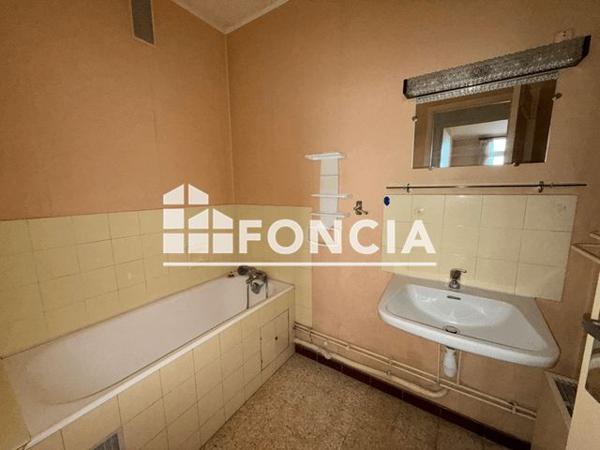 Location Appartement 4 pièces 77.35 m² - RUE ADJUDANT CHEF CHAMPION Salon De Provence 13300