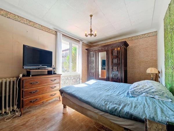 Maison familiale 7 pièces, 2 appartements et local professionnel – À 10 minutes à pied de l’océan SAINT JEAN DE LUZ (64)