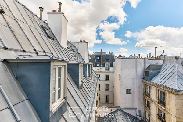Dernier étage traversant au coeur du Paris historique