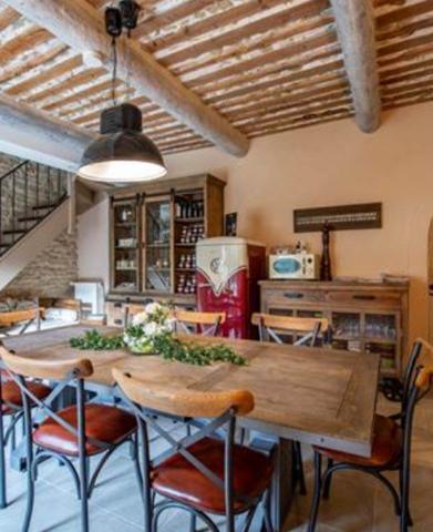 ISLE SUR LA SORGUE - ENSEMBLE IMMOBILIER - 372 M2 - PARC - - -6600M2 - PISCINE - 1 460 000